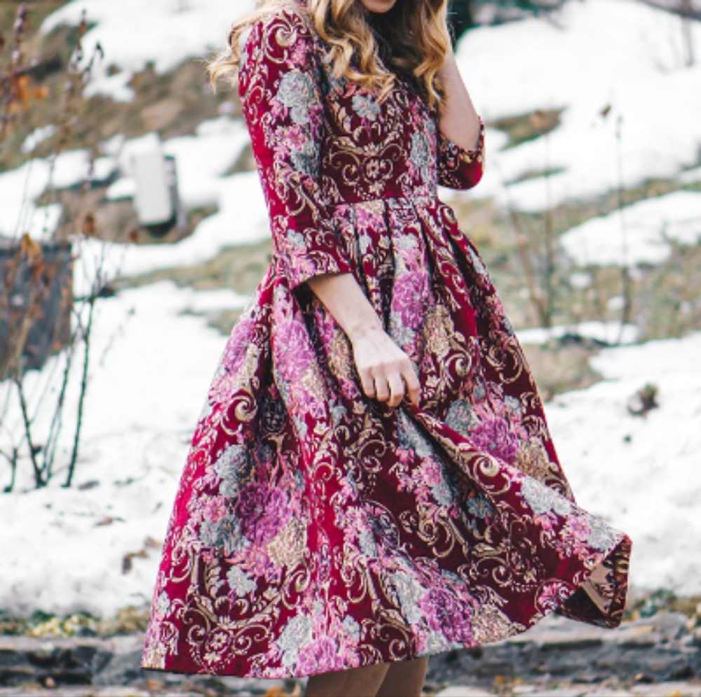 Vintage Dainty Jewells Burgundy and Gold Floral Dress Size L